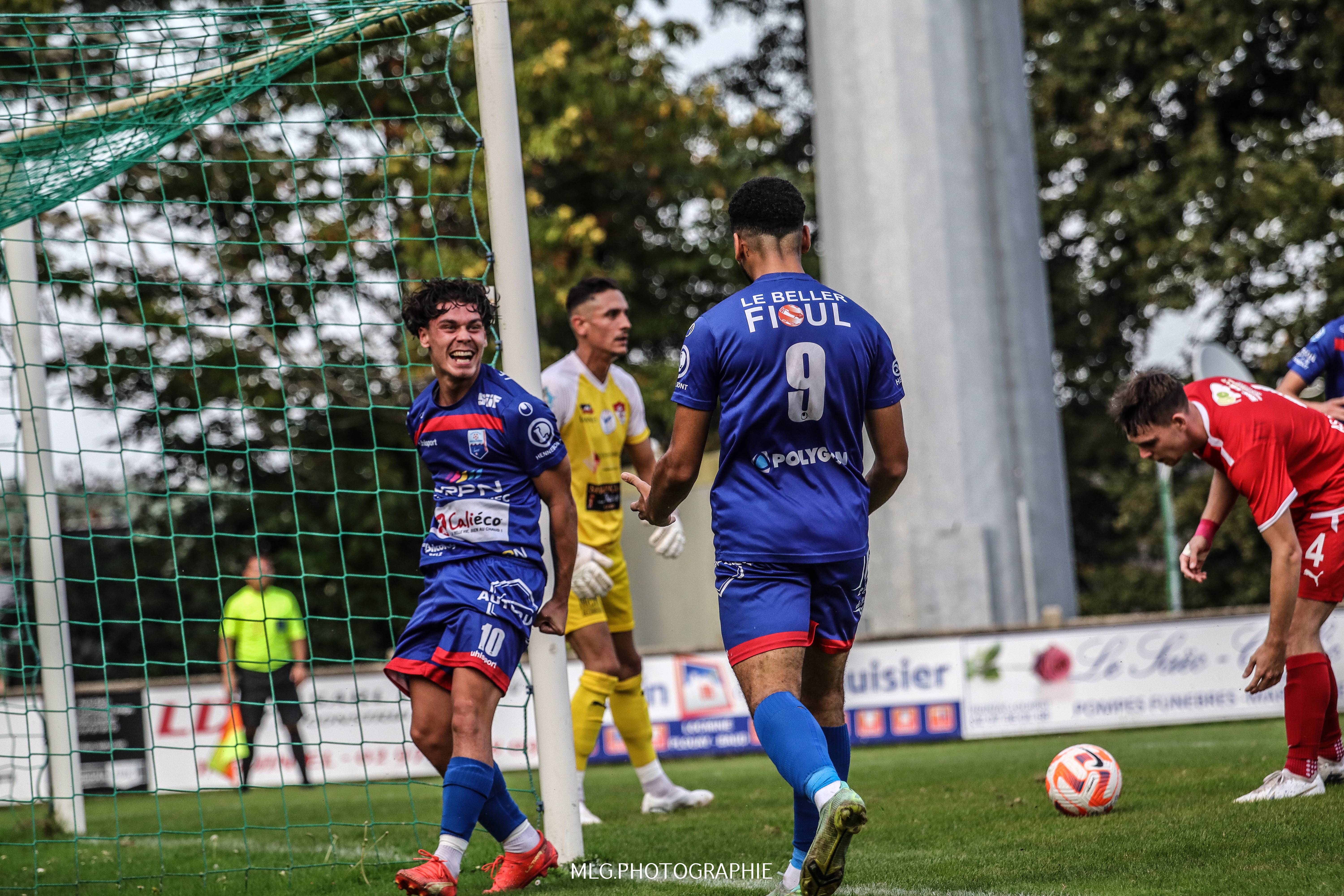 Image de l'article R1, J1. USM 2-2 AS Ménimur