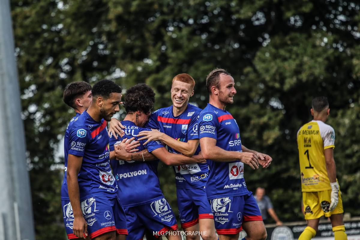 Image de l'article R1. L\'USM et Ménimur dos à dos