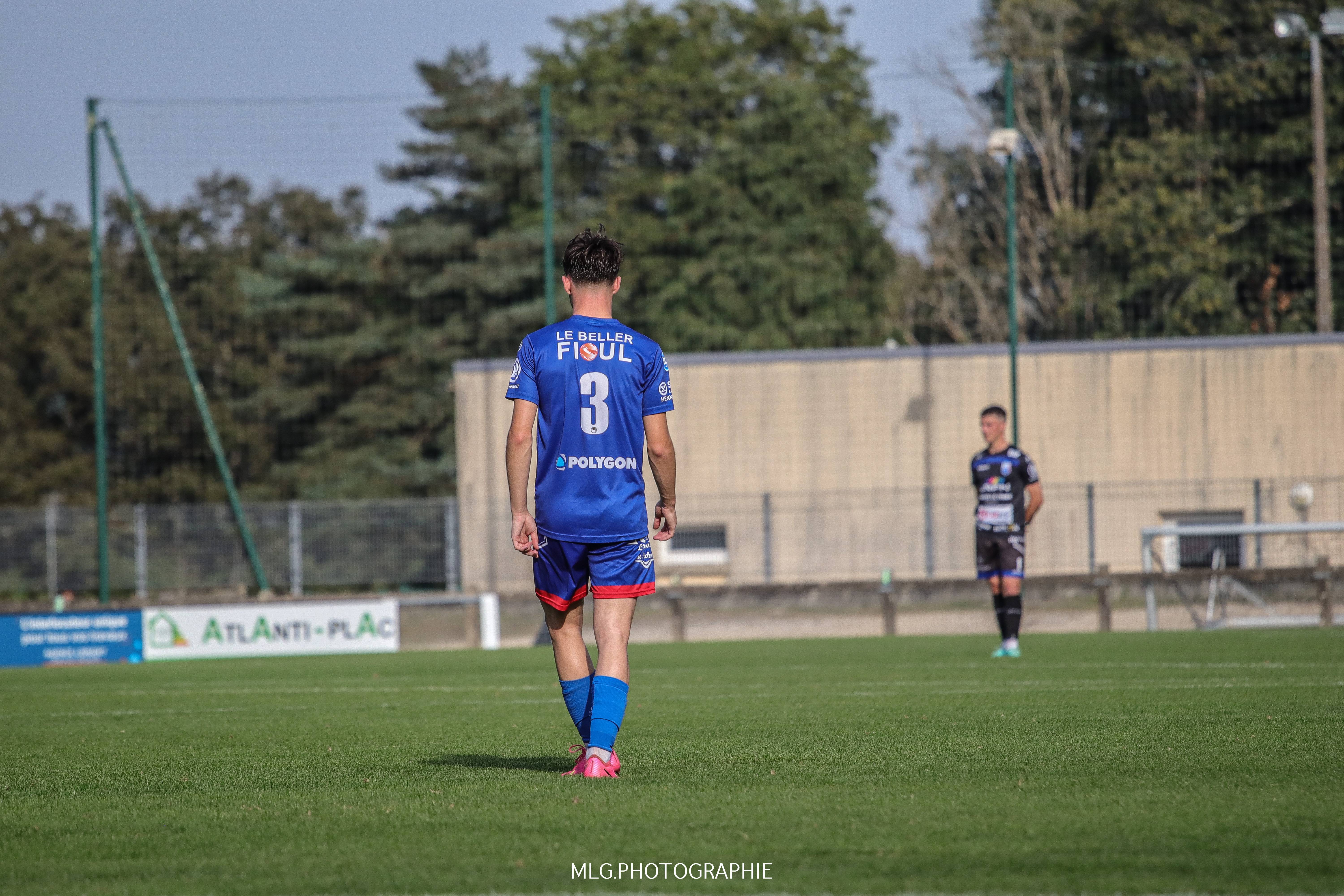 Image de l'article R1, J1. USM 2-2 AS Ménimur
